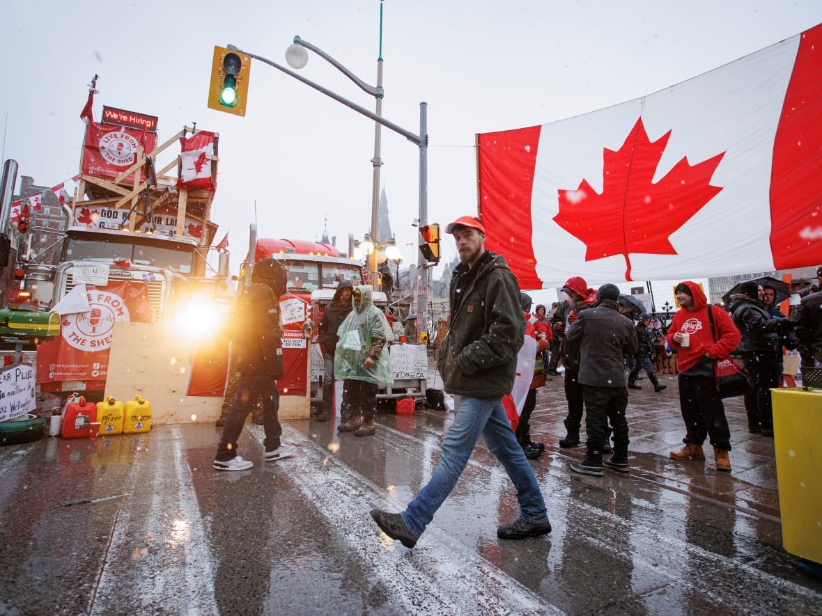 总理称加拿大正面临重大威胁，两名示威组织者被捕