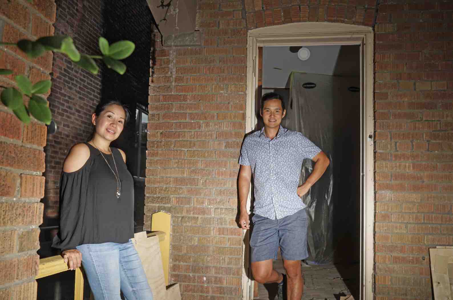 多伦多华裔夫妻花4年时间看房，最终买下一套100年房龄老房子