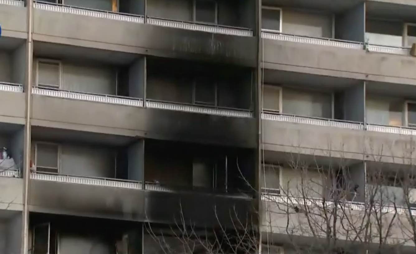 多伦多公寓火灾，一男子从5楼侥幸逃生